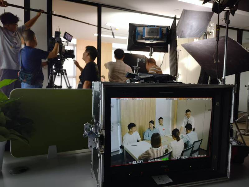 焦作TVC拍摄公司：科技产品视觉化大师，诠释未来感与功能美学