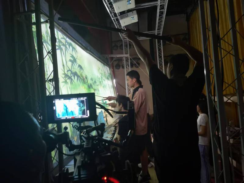 焦作TVC拍摄公司：美妆时尚造梦师，雕琢细节中的高级质感
